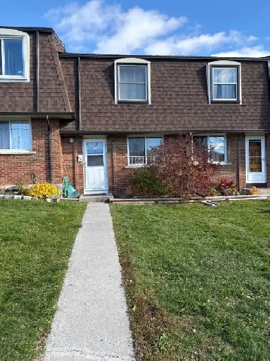 2-Bed Townhome   Parking/Yard/Basement Incl! (Prince of Wales) Image# 9