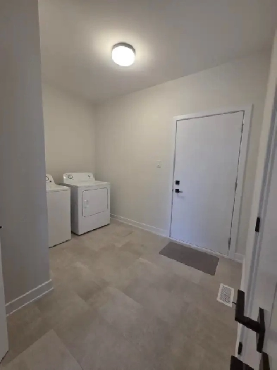 Semi-Detached 2 Bedroom House Image# 11