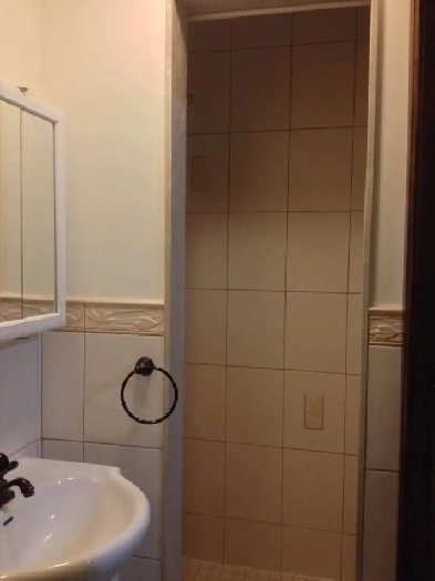 MASTER BEDROOM & PRIVATE WASHROOM NORTH YORK BATHURST/STEELES Image# 1