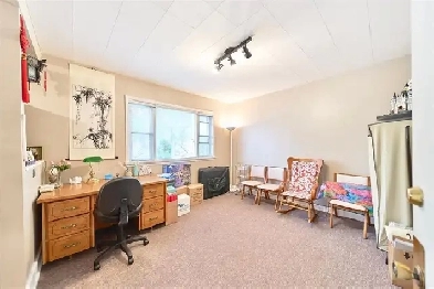 Bachelor apt. in 3plex free laundry, includes heat, A/C, water Image# 1