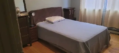 Chambre meublée disponible pour une femme, proche de métro Sauvé Image# 1