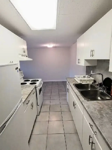 Spacious 2 Bedroom - Upper Floor - Cat Friendly Image# 1