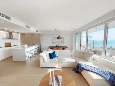 Sub-Penthouse with 4 Decks & Ocean Views Image# 10