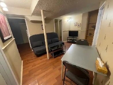 PRIVATE APARTMENT, parking included! Walk to everything. Quiet. Image# 1