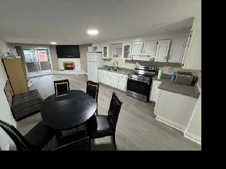 House with 1 bedroom, large living room   kitchen, and sun room Image# 1