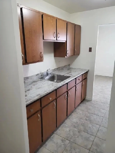 MAIN FLOOR ONE BEDROOM Available Feb 1st Image# 5