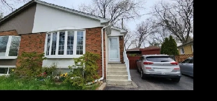 Three-bedoom Erindale house with deck & huge yard! Image# 1