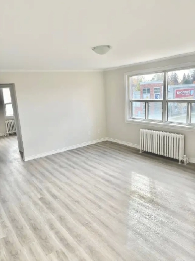 Newly updated two-bedroom apartment unit in Port Credit Image# 1