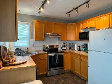 Spacious 4-Bed House   Parking/Laundry/Yard Incl (Covington Crt) Image# 1