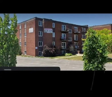 GRAND 5 1/2 LIBRE à La Prairie à côté A132.PontChamplain à 7min Image# 1