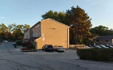 BIG TOWNHOUSE 3 Bedroom @ DON MILLS/FINCH Image# 1