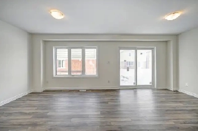 LIVE LARGE! – 4.5 Years Old Townhome 3 Bedroom   2.5 bathroom Image# 4