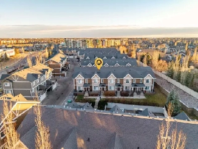 IMMACULATE & UPGRADED WINDERMERE TOWNHOUSE W/ DOUBLE ATT GARAGE! Image# 1