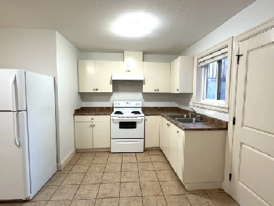 2 Bedroom 1 Bath Suite Spacious & Central Surrey Newton Image# 8