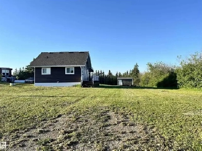 Custom-built 3-season cottage! Image# 8