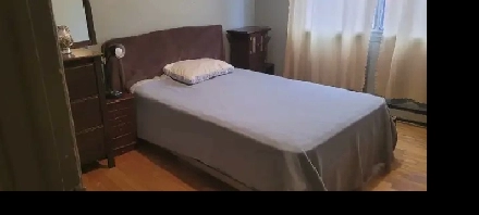 Chambre meublée disponible pour une femme, proche de métro Sauvé Image# 1