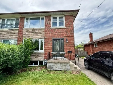 Beautiful 3 Bedroom, 2 Storey Home in Welland Image# 9