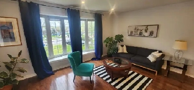 Three-bedoom Erindale house with deck & huge yard! Image# 1
