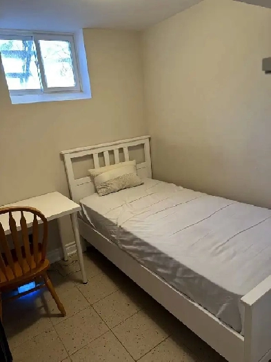 Master Room 3 In Basement Near Seneca College Finch/Don Mills Image# 1