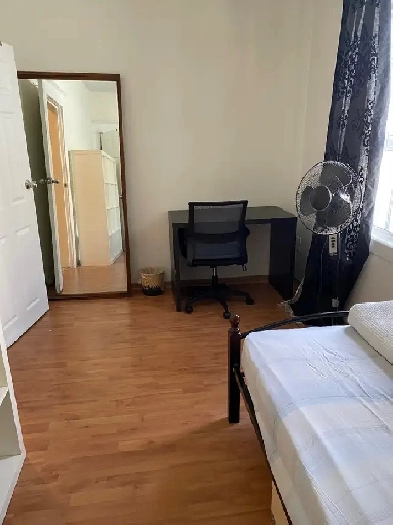 Cozy room in East your available NOW,single/couple ,$850/month Image# 1