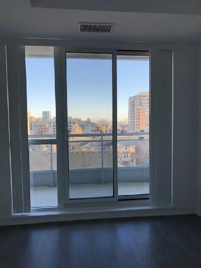 1 Bedroom   Large Den Luxury Living in heart of Richmond Hill Image# 1