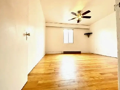 One room in a shared 6 ½ unit near Snowdon Metro available now Image# 1