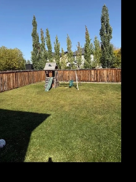 Charming & modern 3 bedrooms upper-level house for rent NW Image# 1