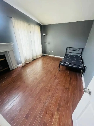 FURNISHED PRIVATE ROOM AVAILABLE IN MISSISSAUGA Image# 1
