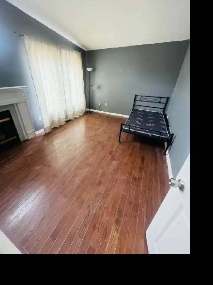 FURNISHED PRIVATE ROOM AVAILABLE IN MISSISSAUGA Image# 1
