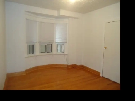 Furnished Private Room Dec 1, Bloor & Dufferin Subway Station Image# 1