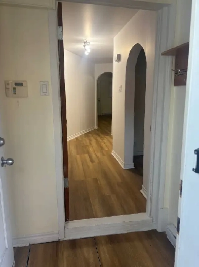 Métro St-Henri: Ground floor w/ 2 BDR, internet, 5 appliances Image# 1