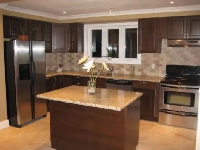 ~~ Awesome 3 bdrm unit in prime Port Credit Lakeshore area! ~~ Image# 1