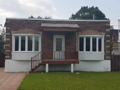 Grande propriété détachée, sur un terrain de 5275 pi2 à Montréal Image# 8