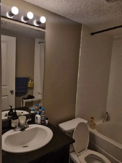 $600 · December Short-Term Room · 10 min to Franklin Station Image# 1