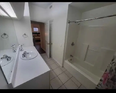 One room one bath for rent Image# 5