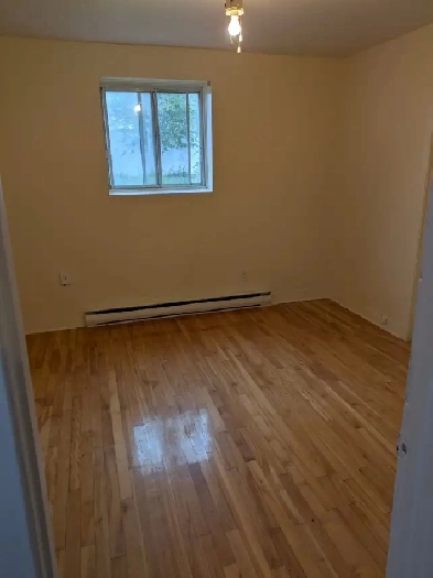 Grand 3 ½ à louer dans un 4-plex ! Image# 1