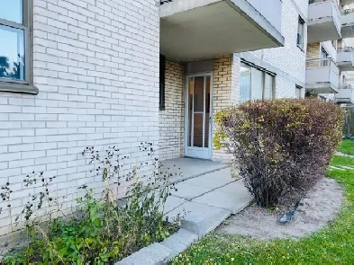 NOW AVAILABLE CONDO CORNER GROUND LEVEL PATIO/BACKYARD ENTRANCE! Image# 1