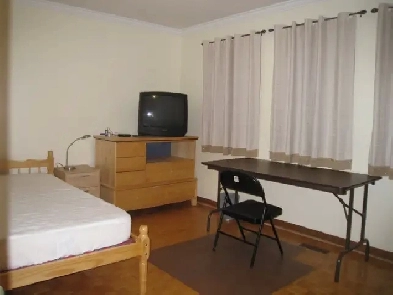 Mississauga Erin Mills/Eglinton upper level room furnished Image# 1