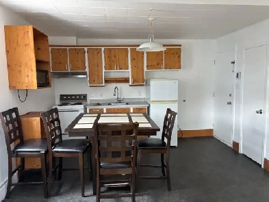 Beau studio grandeur 2 1/2, Montcalm Libre Image# 1