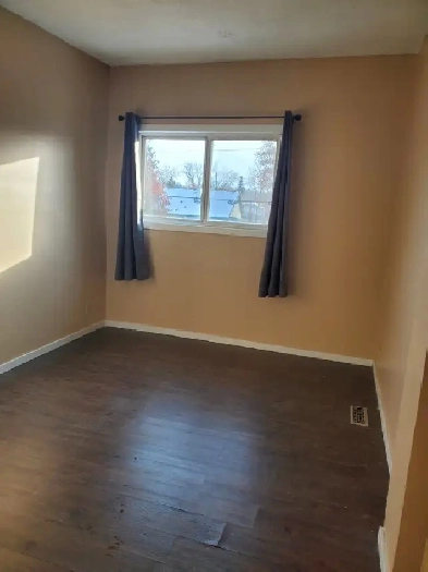 Downtown 2-storey 2 BDRM townhouse for rent Image# 2