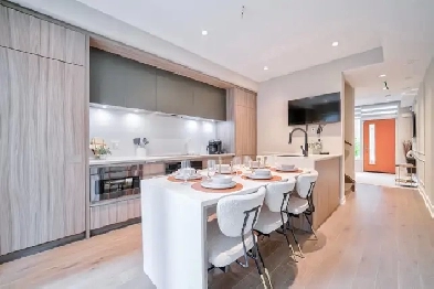 Beautifully Styled, Fully Furnished Townhouse near Yonge-Bloor Image# 1