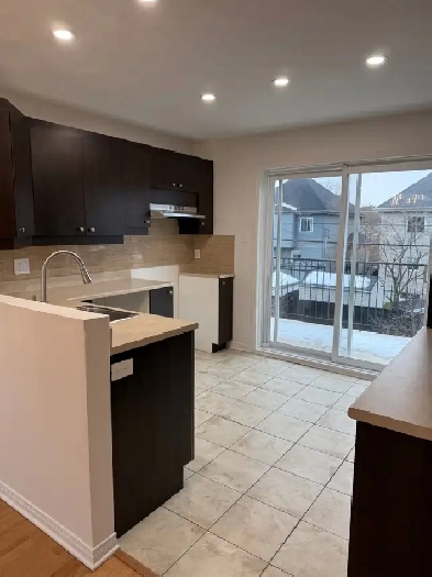 Appartement 4 ½ Disponible Maintenant – Sainte-Rose - Available Image# 1