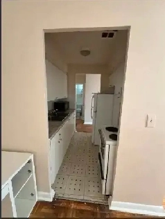 Large 2 Bdrm Apt available reasonable can be shared Cosburn-Pape Image# 1