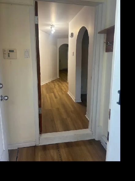 Métro St-Henri: Ground floor w/ 2 BDR, internet, 5 appliances Image# 1