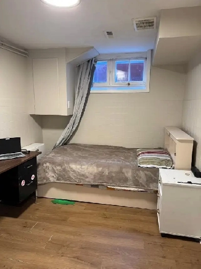 Room for rent near Oshawa center & Trent University Image# 1