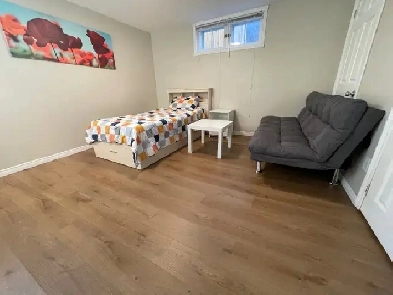 Very Large and Bright Private Bedroom for Rent Image# 1