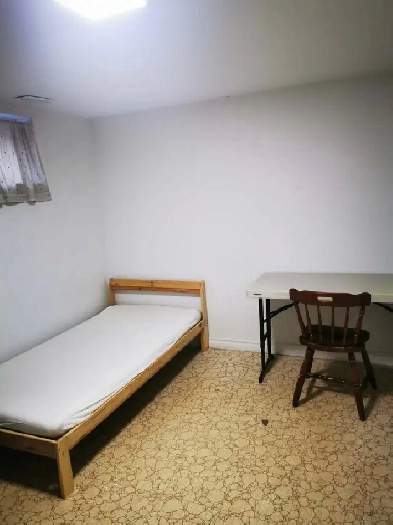 Room Close to Mohawk for rent Image# 8