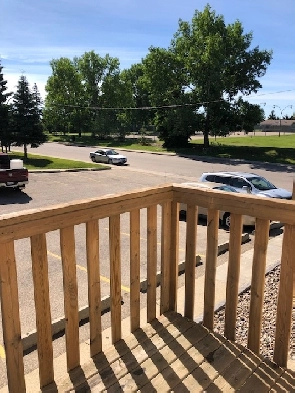 Renovated, Clean, 3 Bed Rm Bi-level Townhouse, Great Area Image# 8