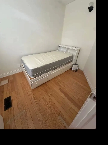 BRIGHT AND SPACIOUS ROOM LAKESHORE - ETOBICOKE - HUMBER Image# 1