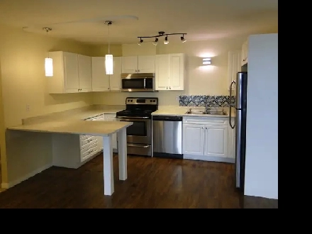 Spacious 2 BR den suite with lake view near Downtown Kelowna Image# 9